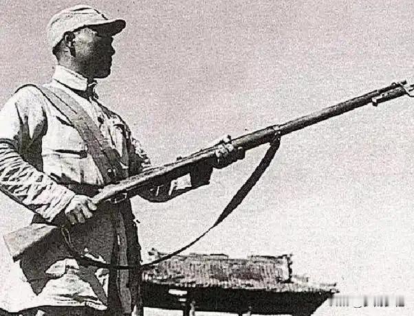 18岁新兵血战日寇白刃战！牢记一句战场铁律，反杀精锐鬼子1945年，18岁