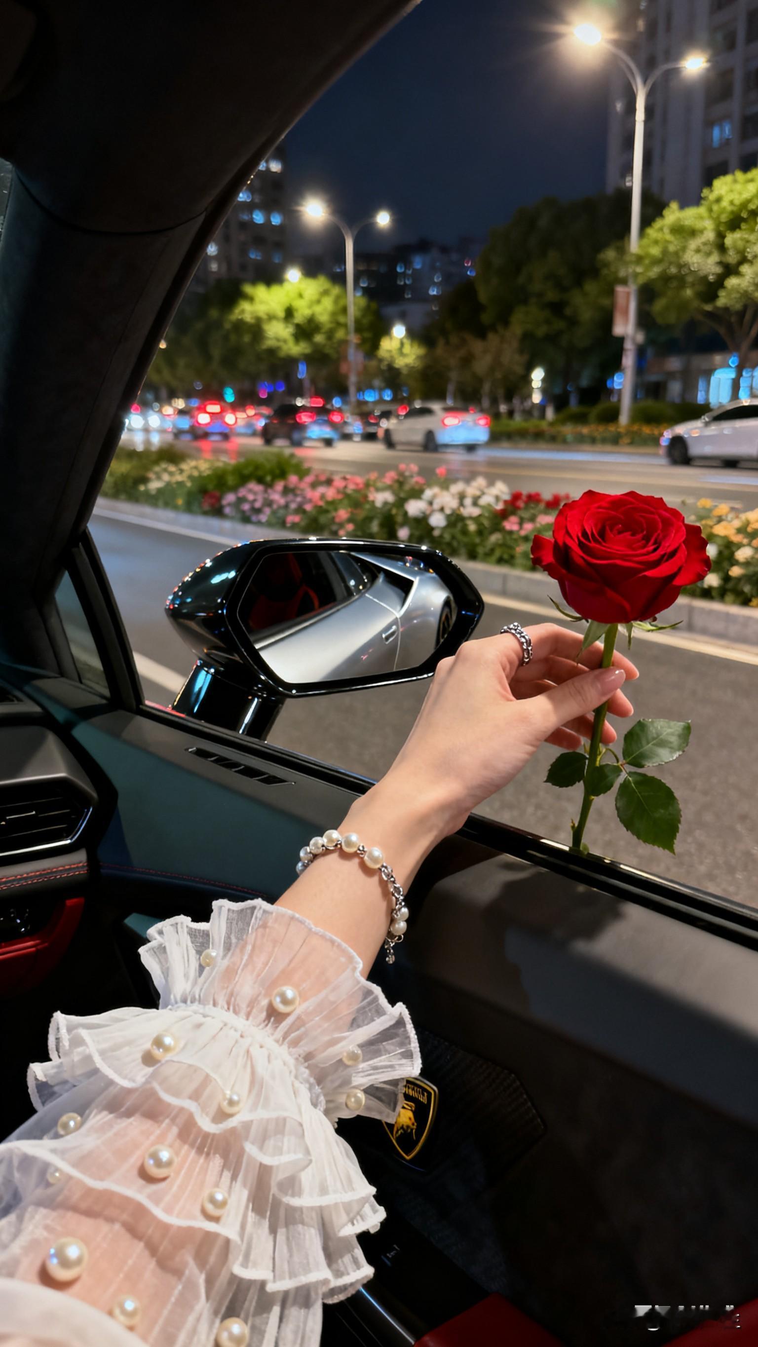 已婚男女在一起上班还挺危险，有些人他们无话不谈，举止亲密，打情骂俏，时...