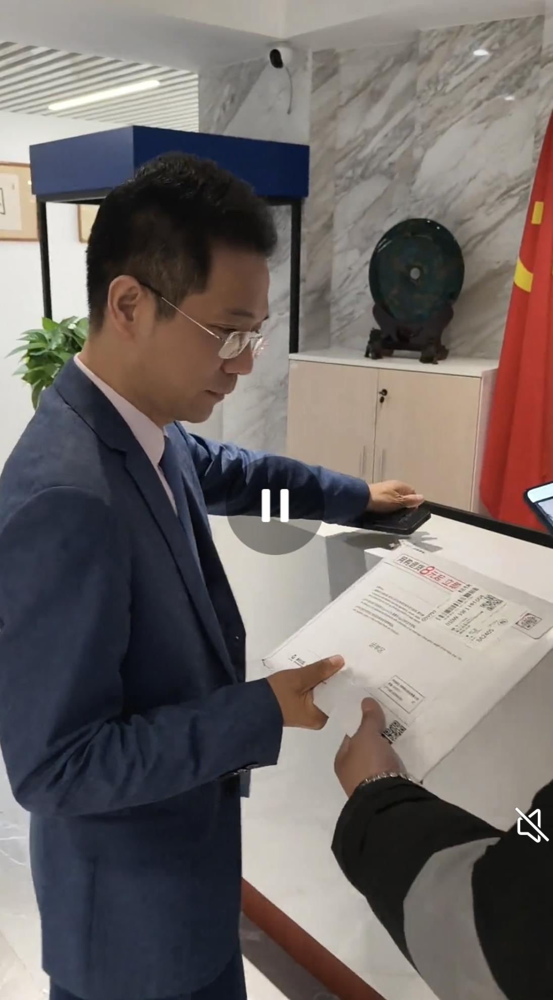 早上好，姐姐们家人们，现在早晨4点，李帅律师李帅风格大家听说了没？录音木网红