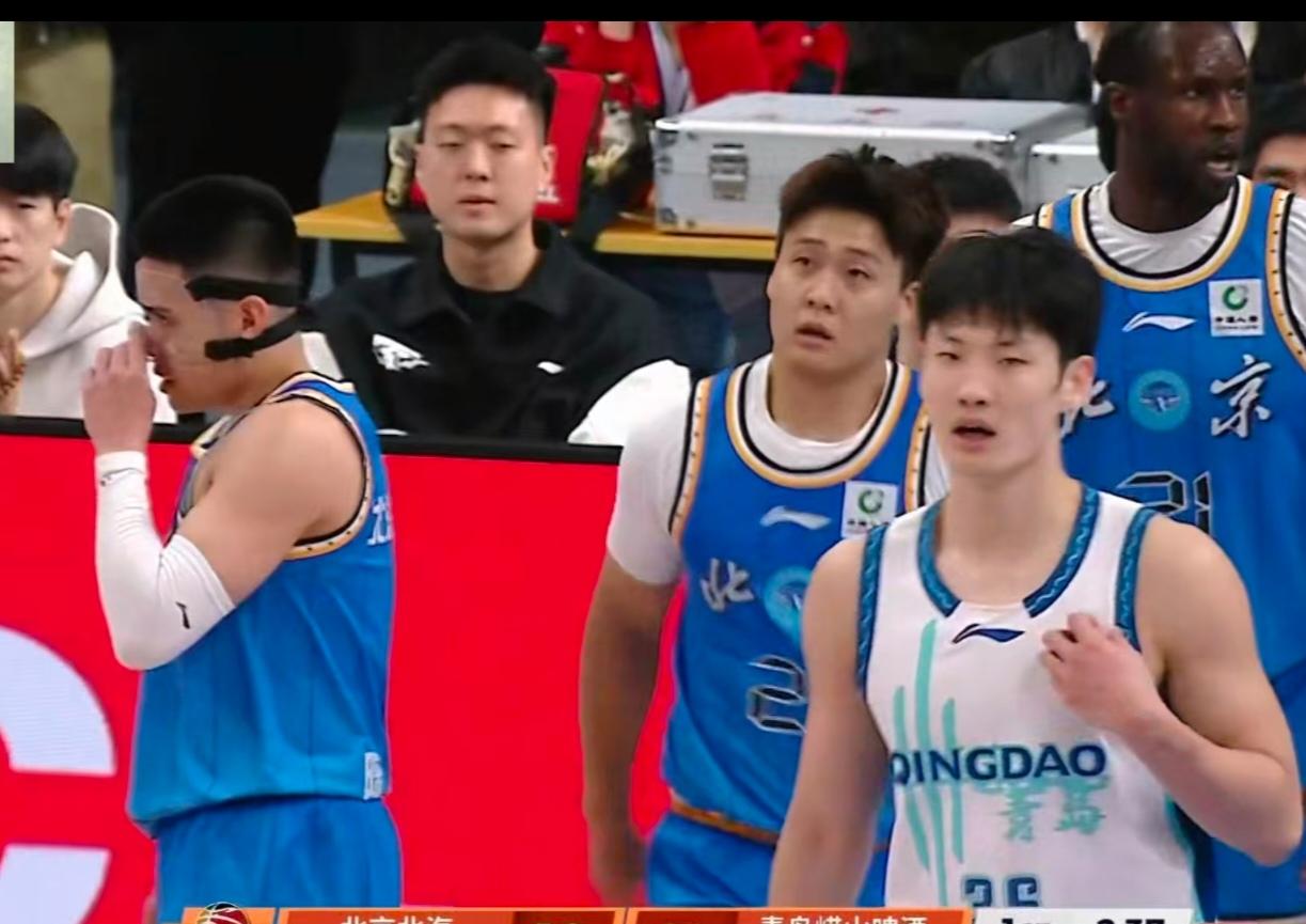 北京队面临最大的问题有两个：第一个问题就是：周琦、曾凡博、赵睿以及其他本土主力