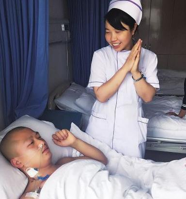 “我的丈夫有4个肾！”2016年，妻子娇羞地告诉记者：丈夫天生神力，可以把白酒当