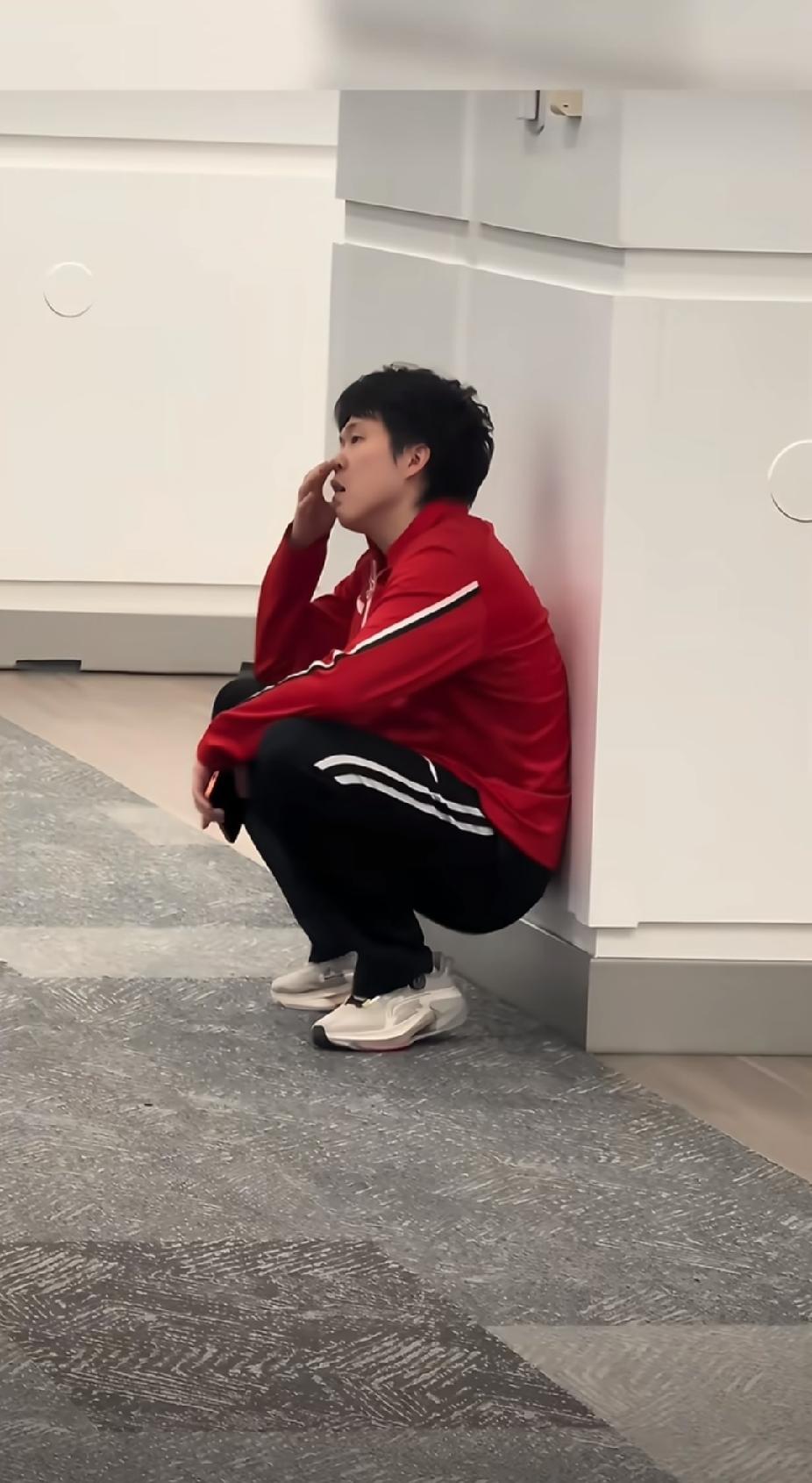 刷到WTT美国大满贯赛后的片段，心里一下子揪紧了。混双拿到亚军之后，王楚钦一个