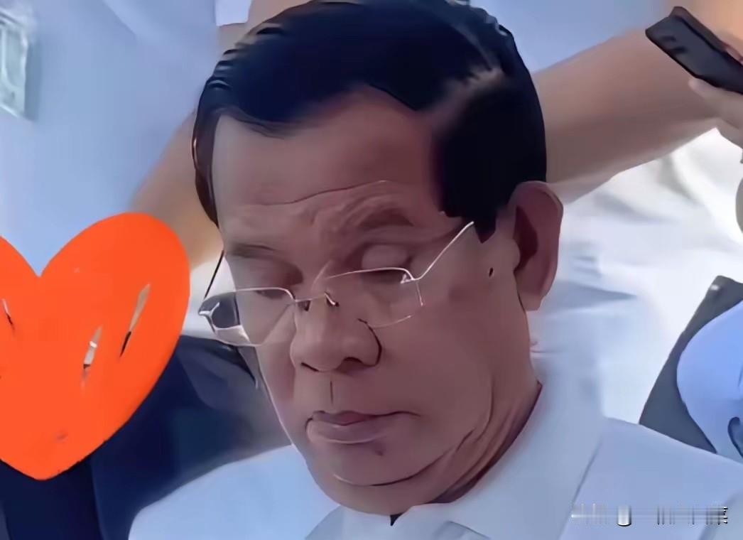 金边眼下最头疼的，不是战后工地怎么收尾，而是钱包突然“断供”。​​北京一纸通