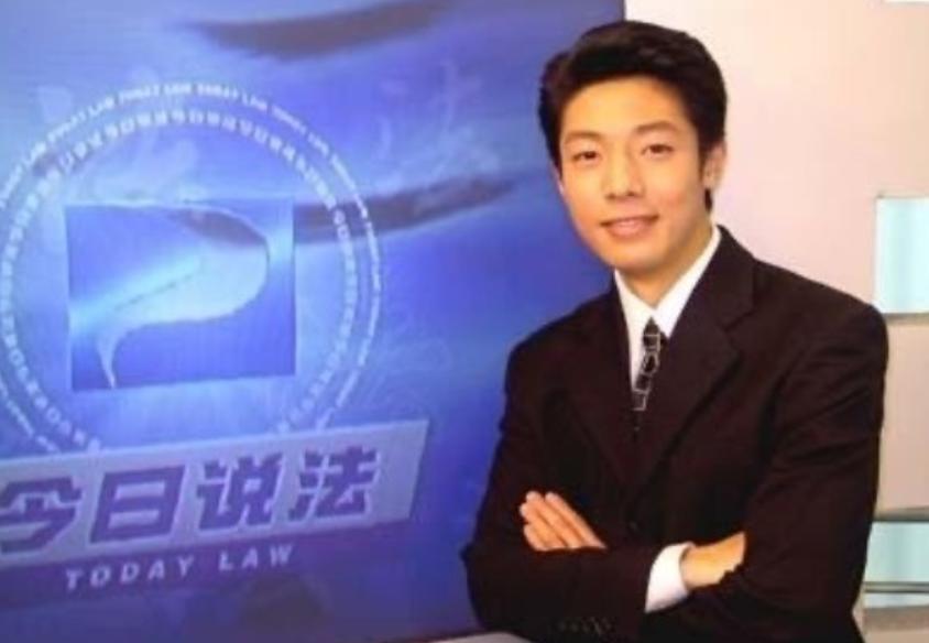 1998年，撒贝宁去央视面试，领导肖晓琳看到他后，直接走进办公室锁上门，问同事：