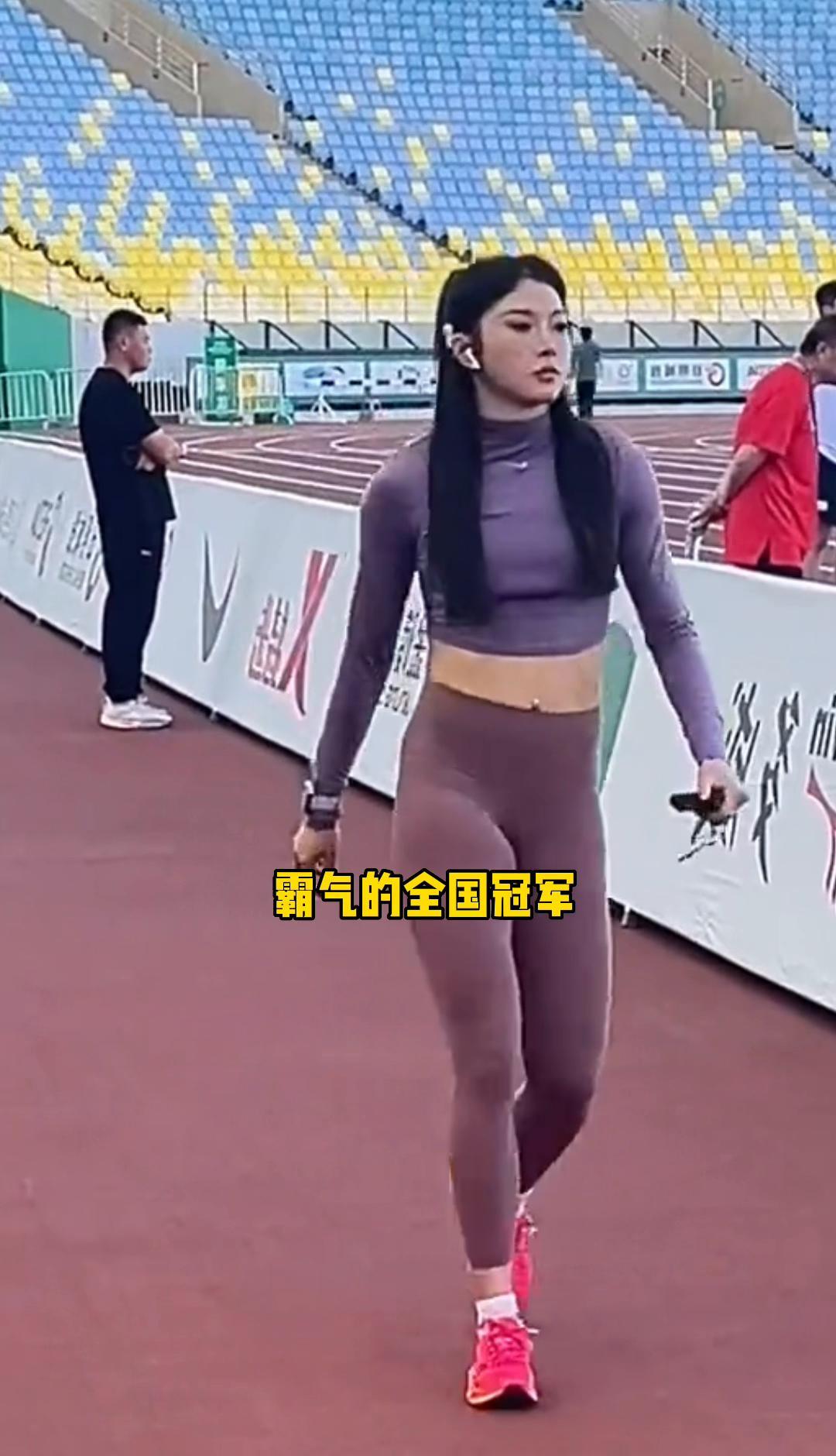 吴艳妮又破PB了，12秒63，中国女子100米栏十年新高。她不是在跑栏，是在拆