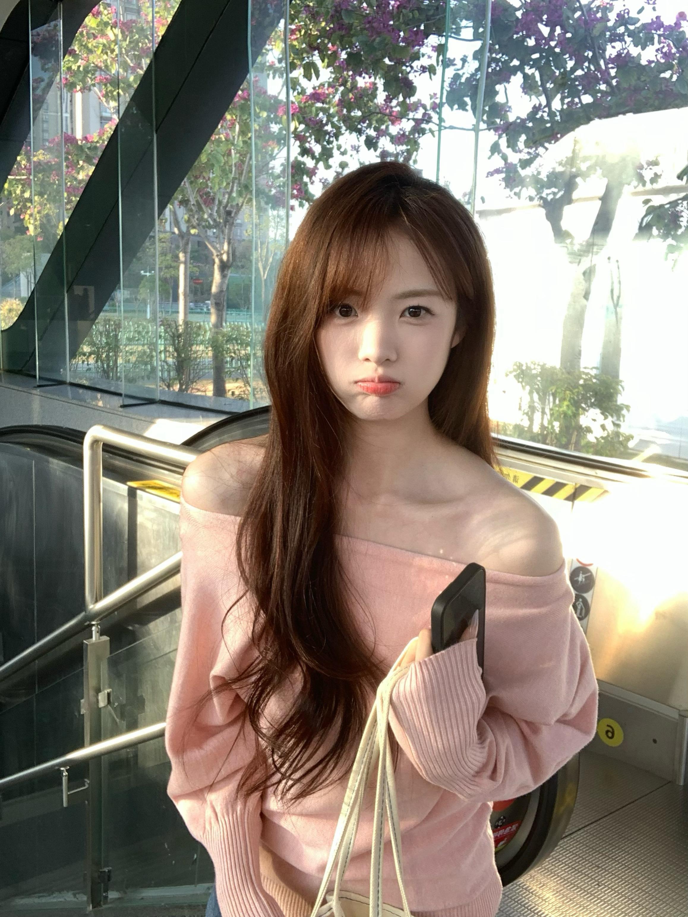 有时候感觉自己拍照好适合粉色！！