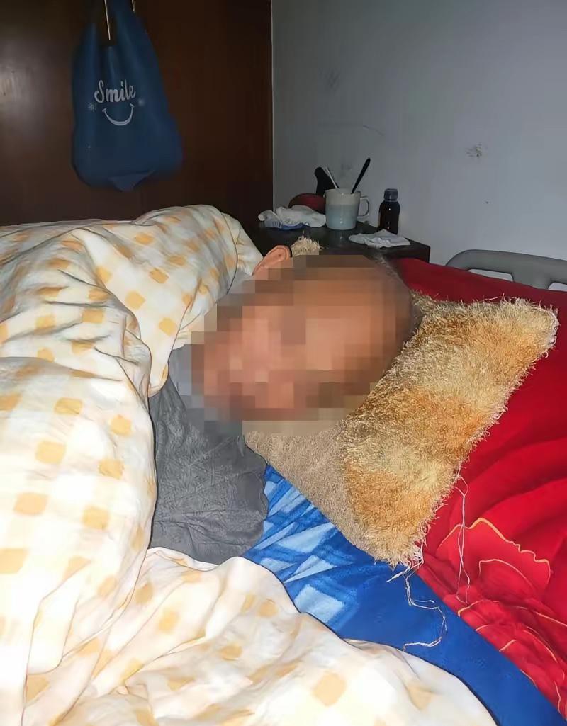 公公83岁了，晚上睡觉时都要喊儿媳妇过来，让她赶紧上床一起睡，每次儿媳妇都找理由