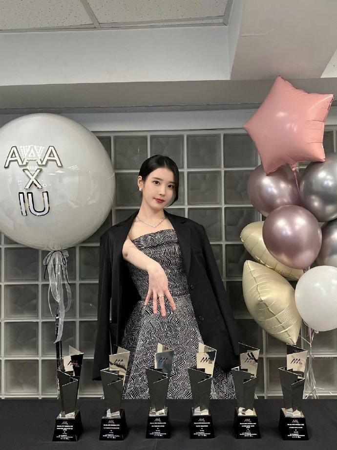 你们心目中的韩国女神是谁林允儿和IU，90后两大女神，人气作品都非常抗打！！！