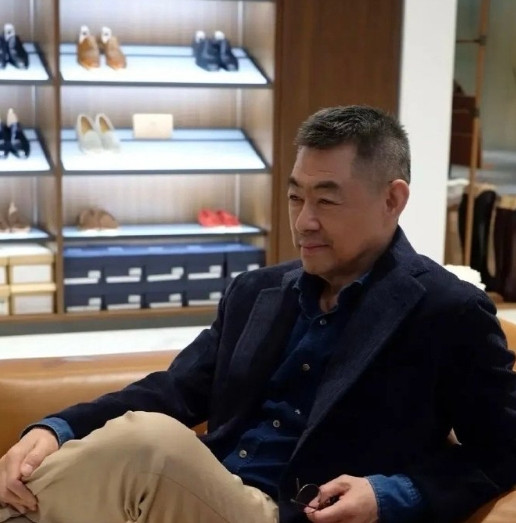 第一次见朱珠的爸爸。不得不说，老爷子长得挺帅气的，很有男人味。​​​