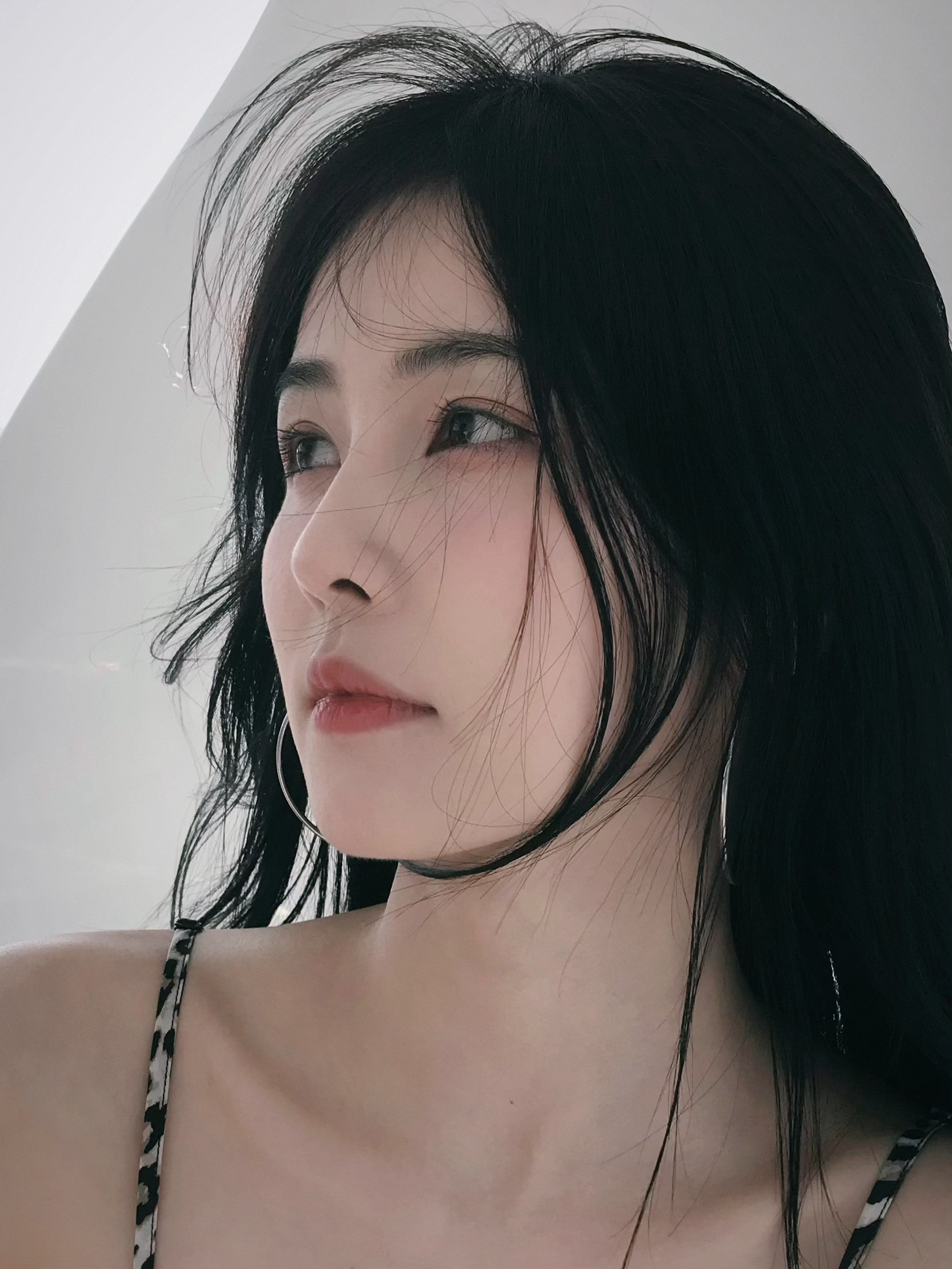 想在她脸蛋子上嘬几口​​​