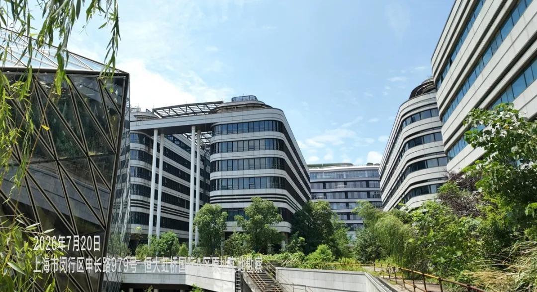降到62亿，二次拍卖还是0人报名？上海虹桥这栋停了6年的大楼，20000多人