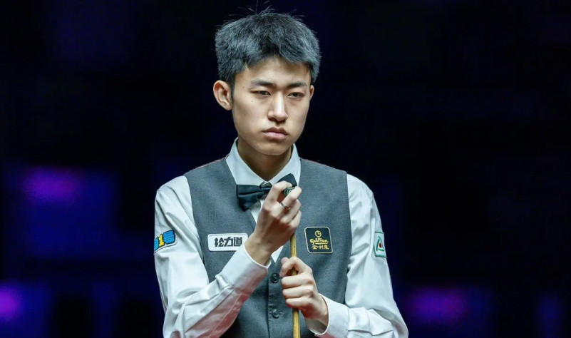 中国斯诺克新生代里，原来我觉得斯佳辉还行，现在感觉有点后劲不足。吴宜泽不错，有顶