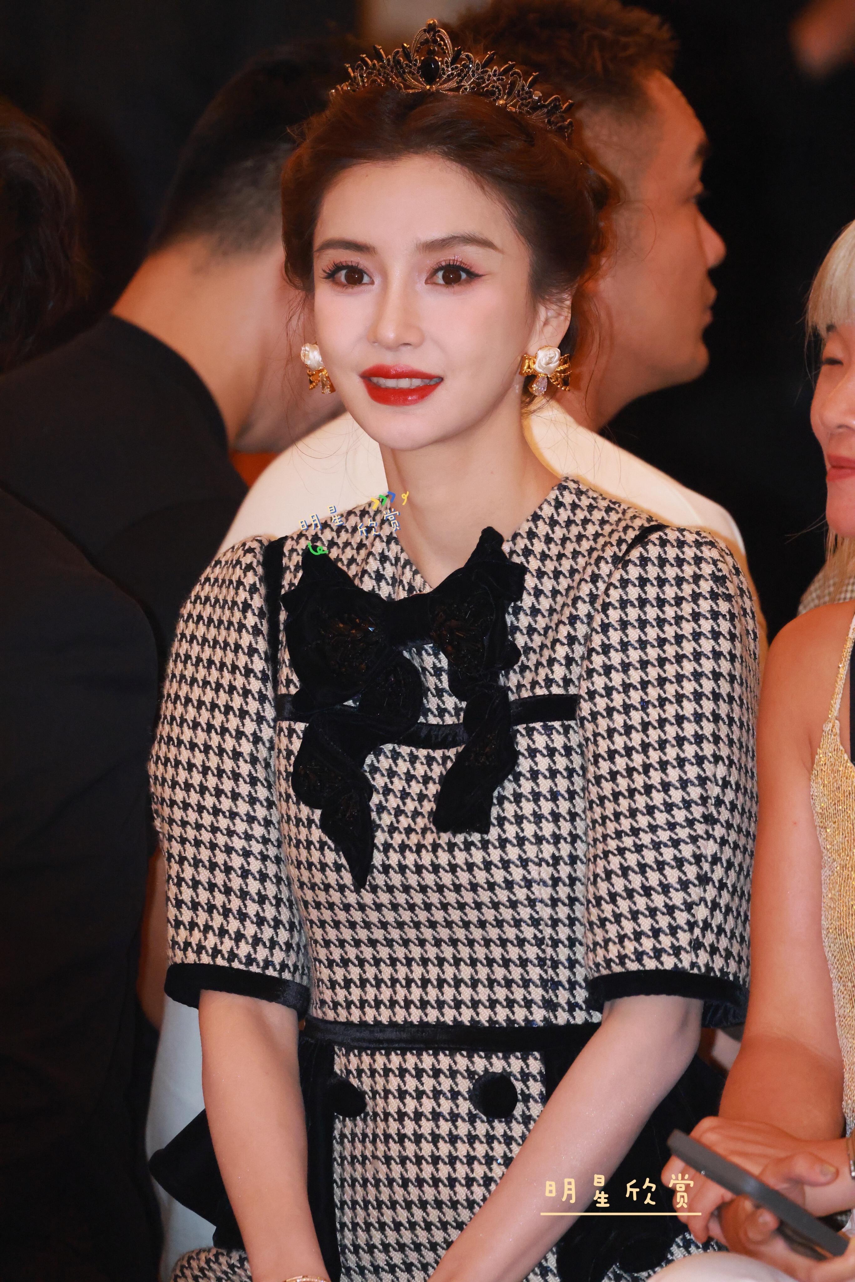 Angelabayx上海时装周看秀生图·公主baby稳稳地散发美丽和魅力[爱