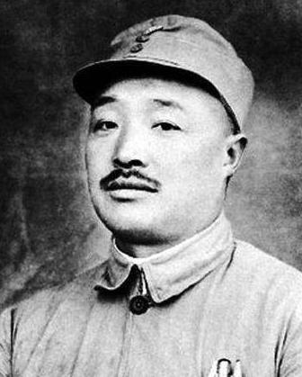 1936年，红军胜利会师后，周总理一脸愁容的问贺龙：以后谁来统一指挥大军呢？贺龙