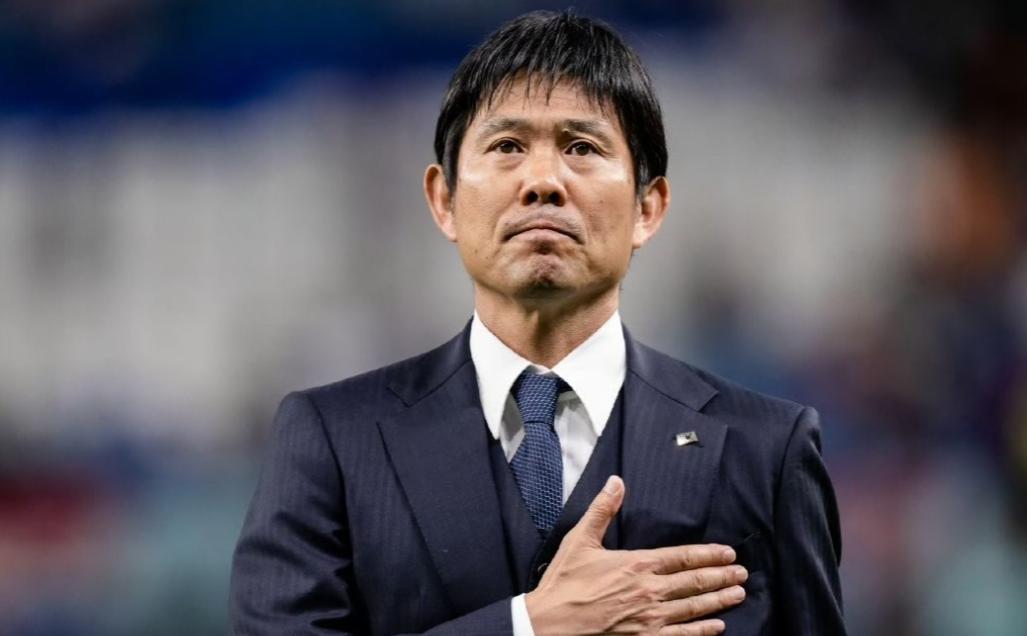 日本队这次世界杯是真的摊上事了，进也不是退也不是，活活被架在火上烤。很多人只