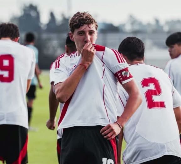 就眼重以為係希臘國家隊嘅消息…帕爾馬官方宣布從國際米蘭以有可買斷條款嘅借用方式引