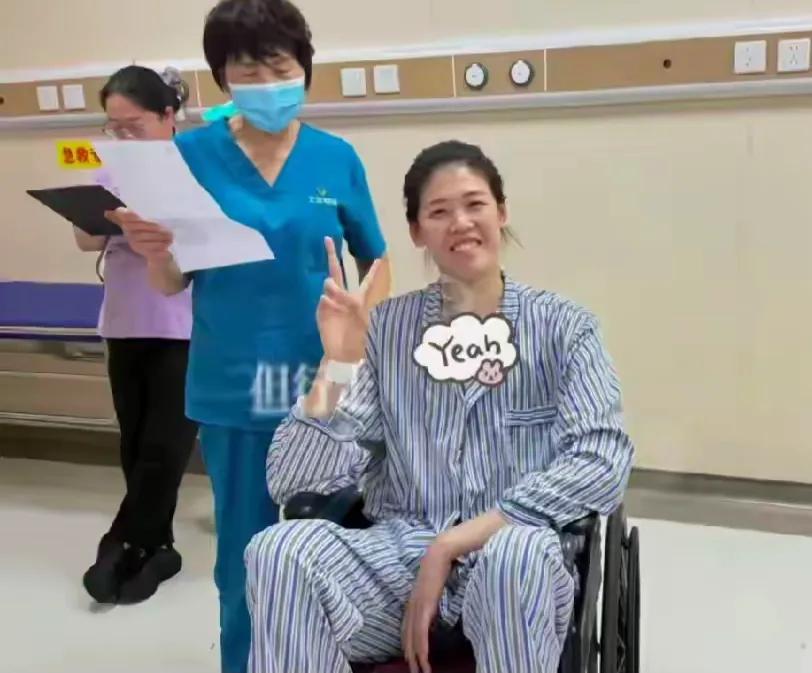 李盈莹与惠若琪的境遇不同。惠若琪，第—，她当时遇上了郎平正带着一支起飞中的中国女