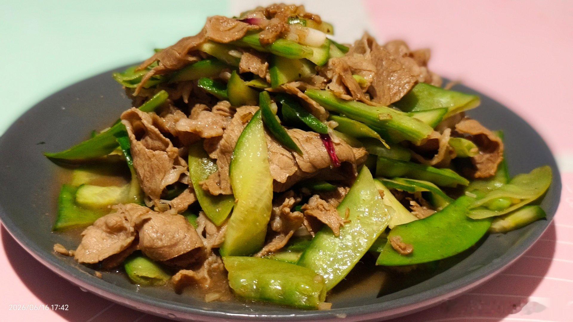 今日晚餐認真做飯，和運動一樣解壓。