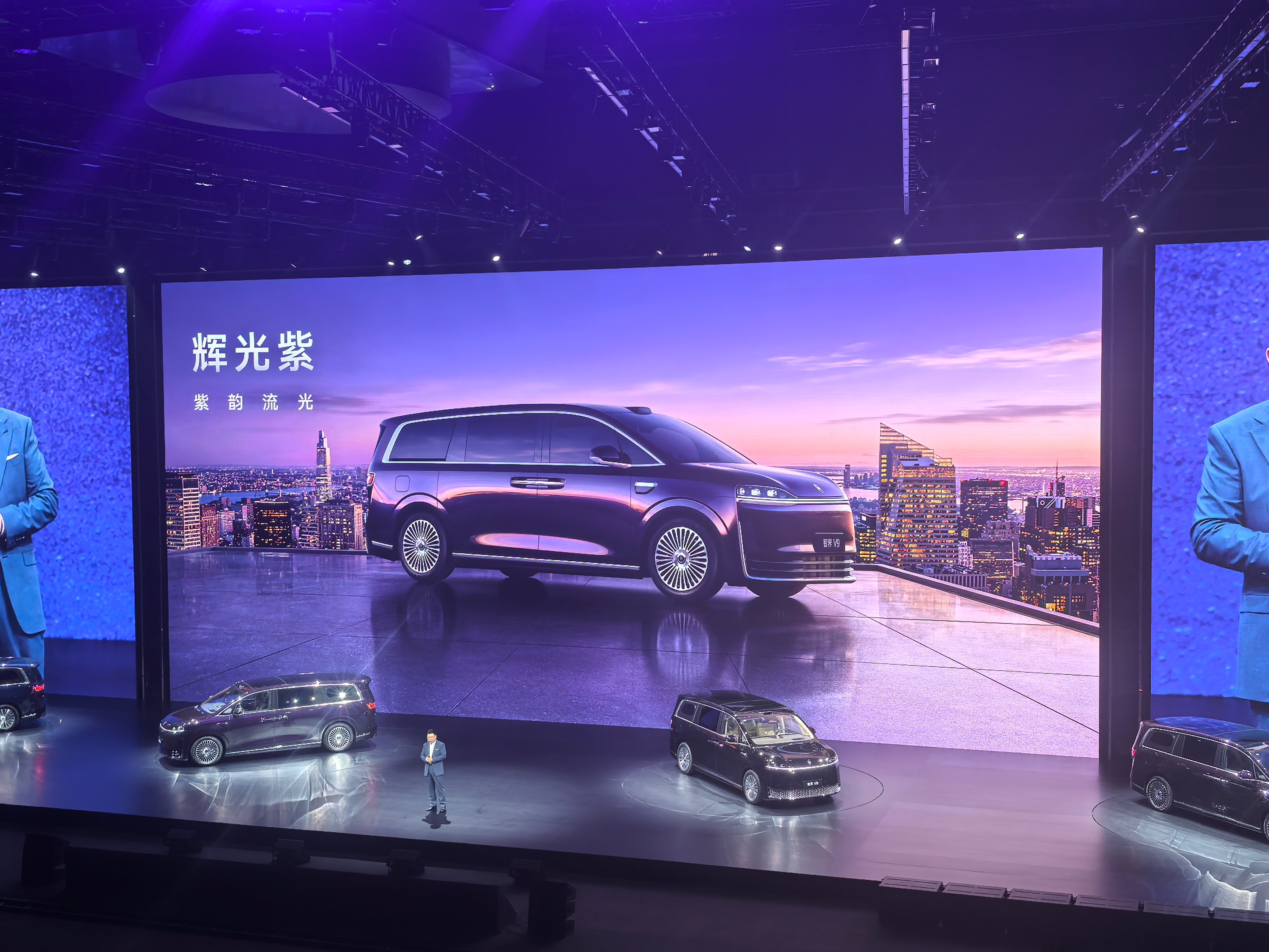 智界V9售价38.98万至51.98万，这个价格非常OK吧？6月初开启交付，我觉