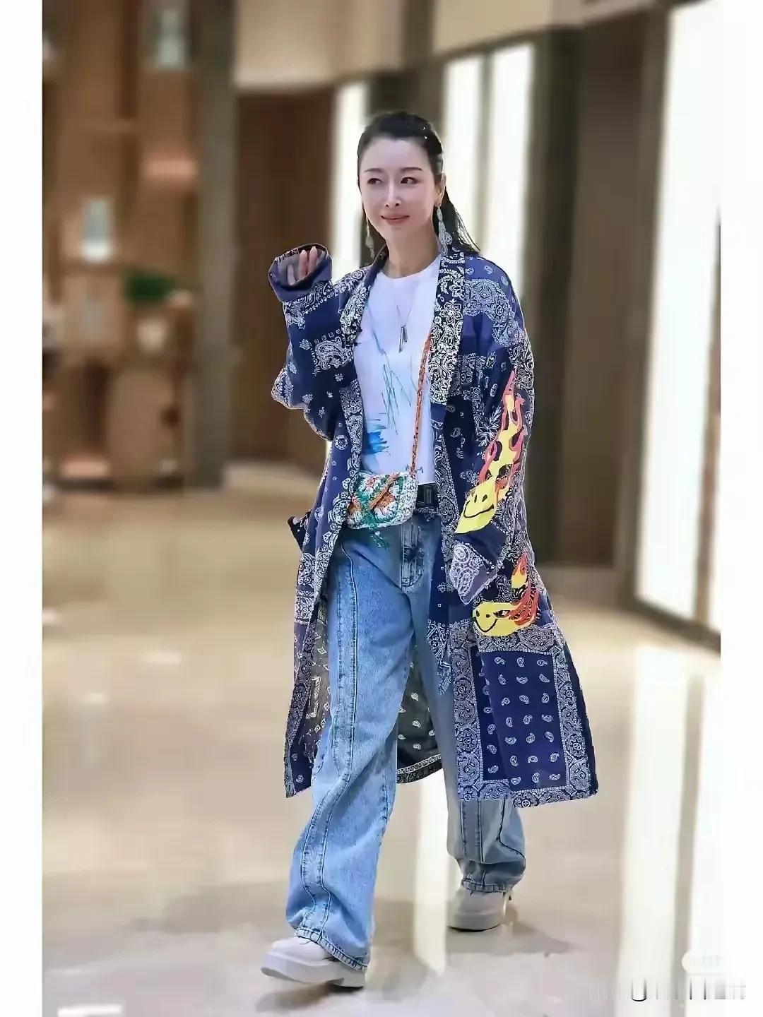 这个女人很久都没有在娱乐圈露脸了，她一出现，网友们都惊呼不已。年轻，实在是太年
