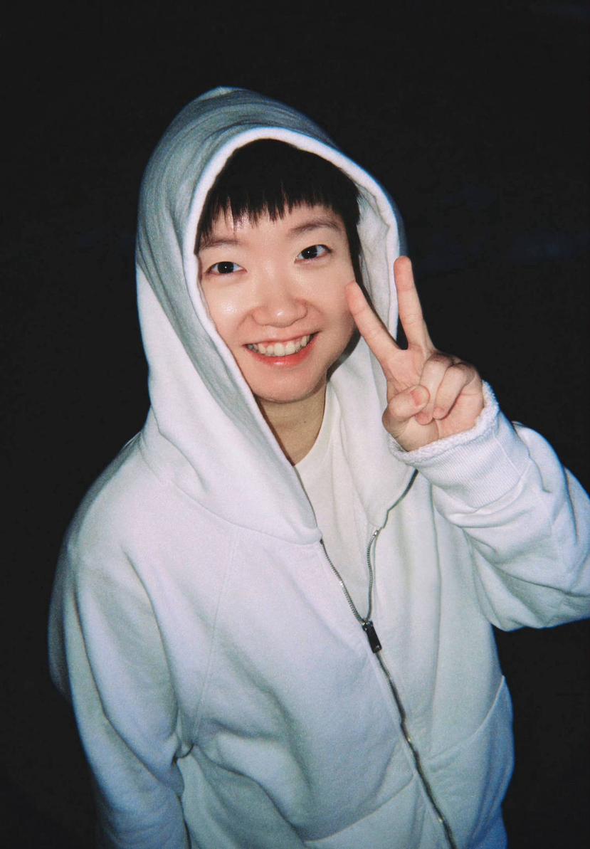 这个冬天和莎莎一起暖暖的，请到世界第一代言，恭喜孙颖莎解锁新代言！赛场上莎莎