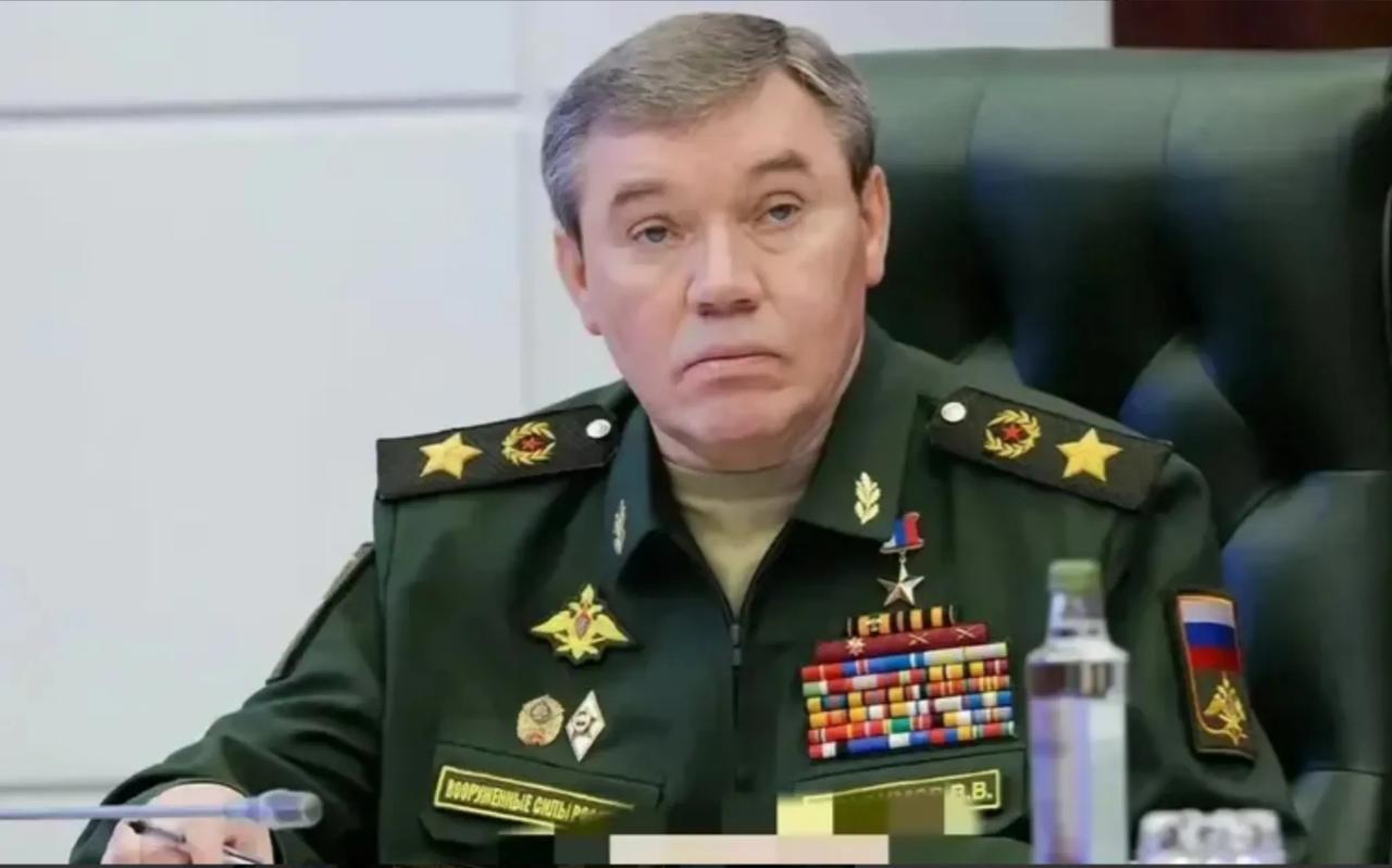 【热点评述】格拉西莫夫视察俄军“中部”集群指挥所，称近几周，俄军在几乎所有方向持