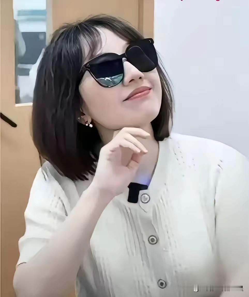 这眼科主任的眼睛也太好看了！可你敢信，她最绝的居然是牙齿？！我们眼科主任那双