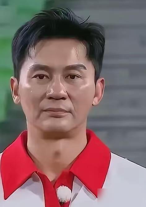 48岁，死守一档综艺，年入千万。这就是李晨的现状。跑男常驻近十年，单期片酬传