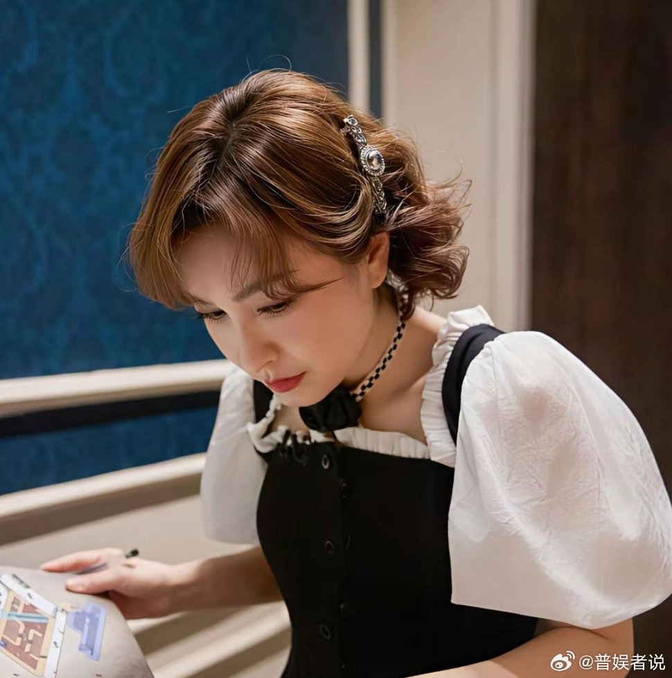 终于悟了，当年杜海涛没选吴昕，不是吴昕的损失，而是杜海涛的“劫后余生”。你看她现