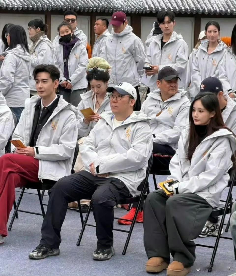 2月10日，曾庆杰《九重紫》一剧成名后，逐渐失去笑容，《金枝》开机，曾庆杰一脸生