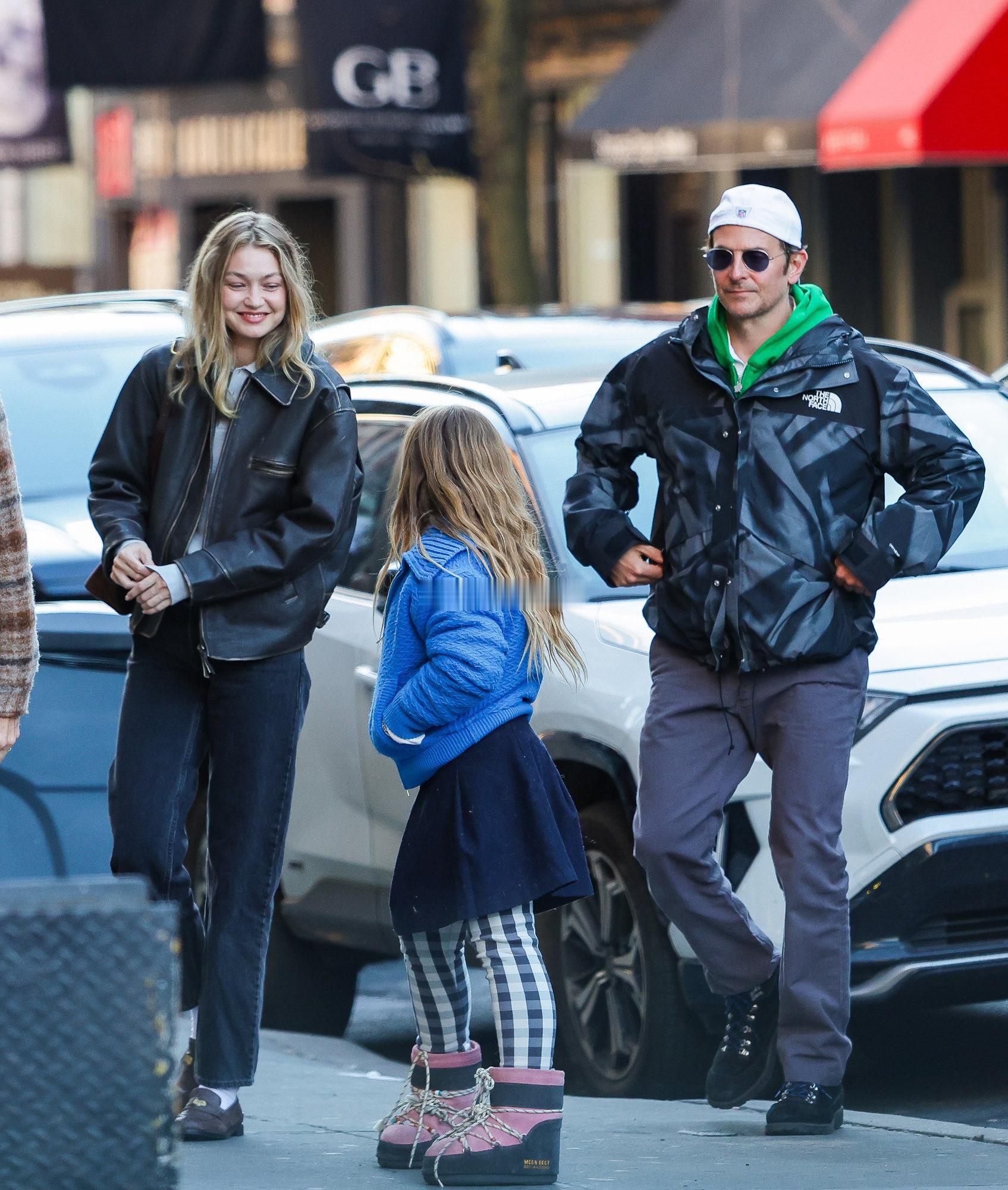 GigiHadid和BradleyCooper被拍到在纽约带着Cooper和