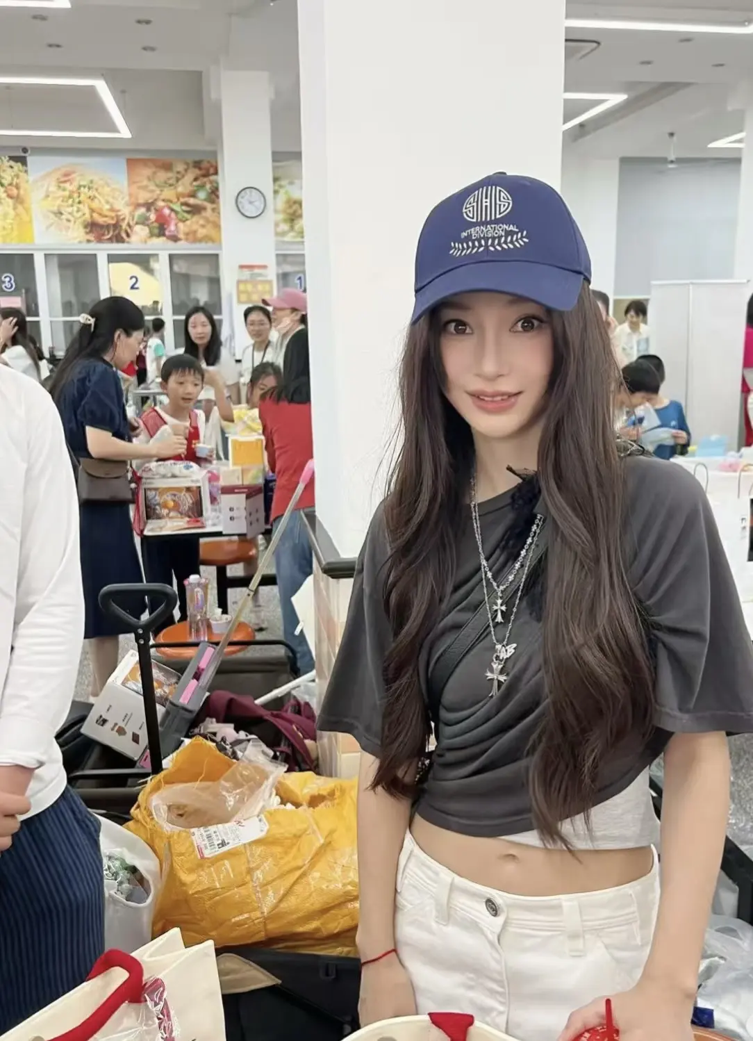 baby参加儿子小海绵学校的活动。baby去参加儿子小海绵的学校活动了...