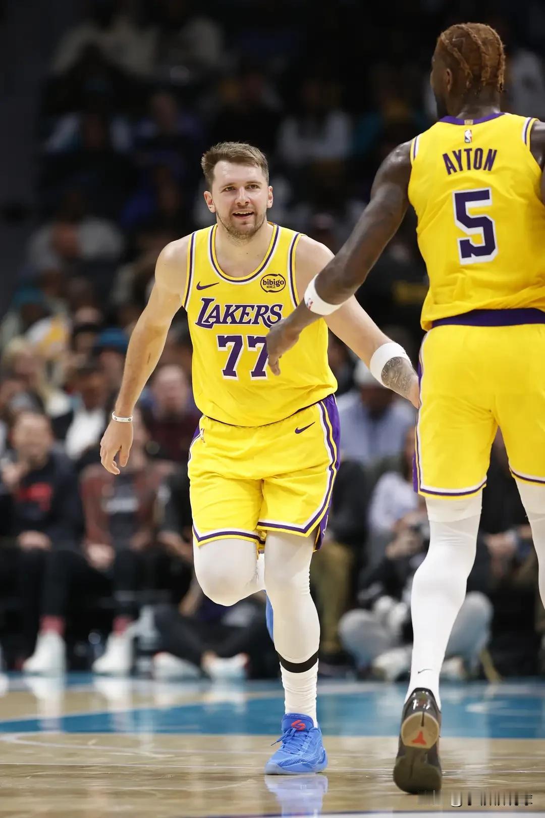 确定缺阵！今天的湖人迎来2条值得关注的动态:一是明日客战爵士伤病名单确定，