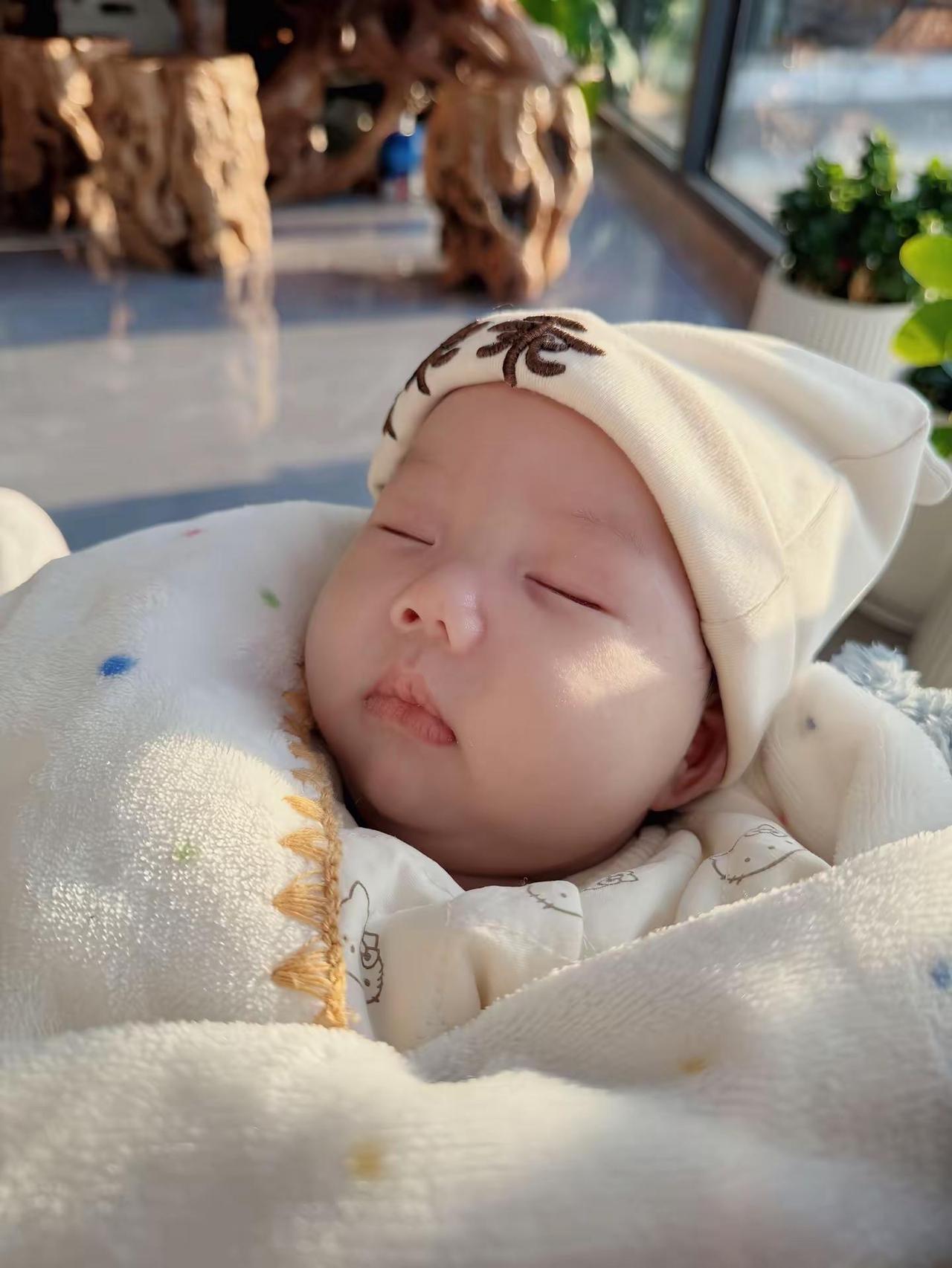 12月16日报道，脑子一热要了三胎，这下好了，老大15，老二12，老三1个多月，