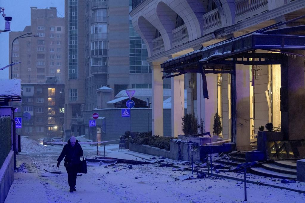 雪上加霜！用这个成语来形容当下的基辅，太适合不过了。本来当地气温又低，最低气