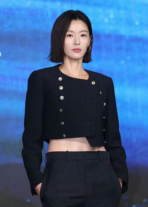 你们都想错了～全智贤复出很多人都认为她是为了替老公还债，没想到她的复出并