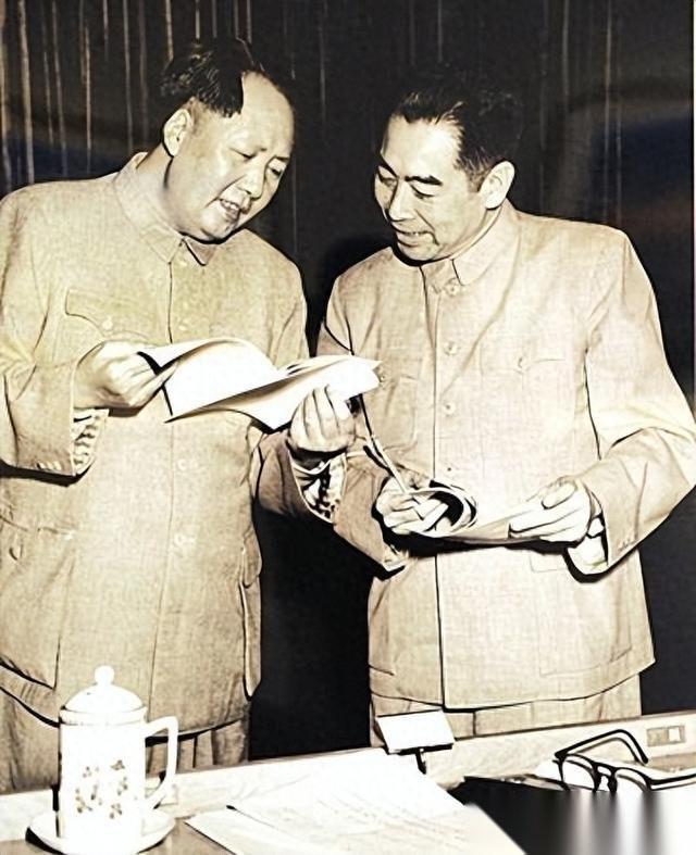 "放两颗原子弹，但不准对外嚷嚷。"1969年深夜，毛主席这道命令让身边的老帅们倒