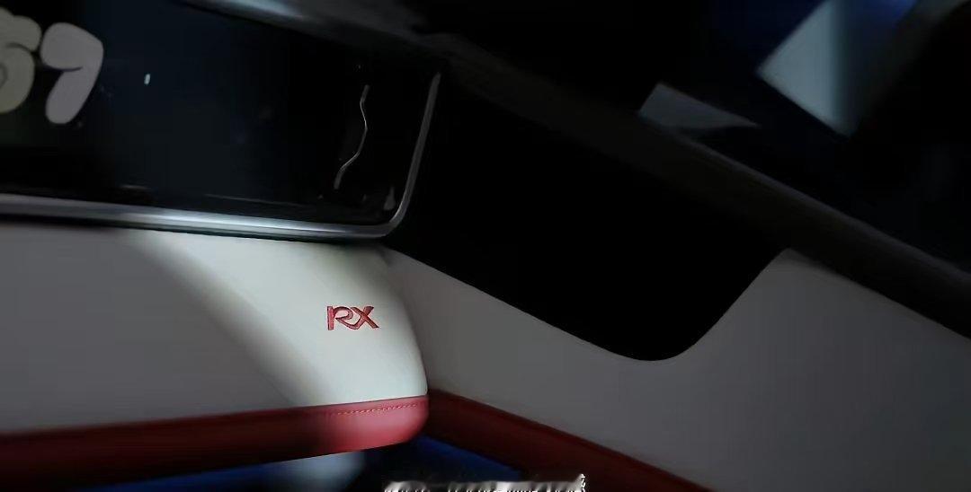 【鸿蒙智行智界 RX 内饰公布：悬浮飞翼设计座舱、3.4 米呼吸氛围灯...