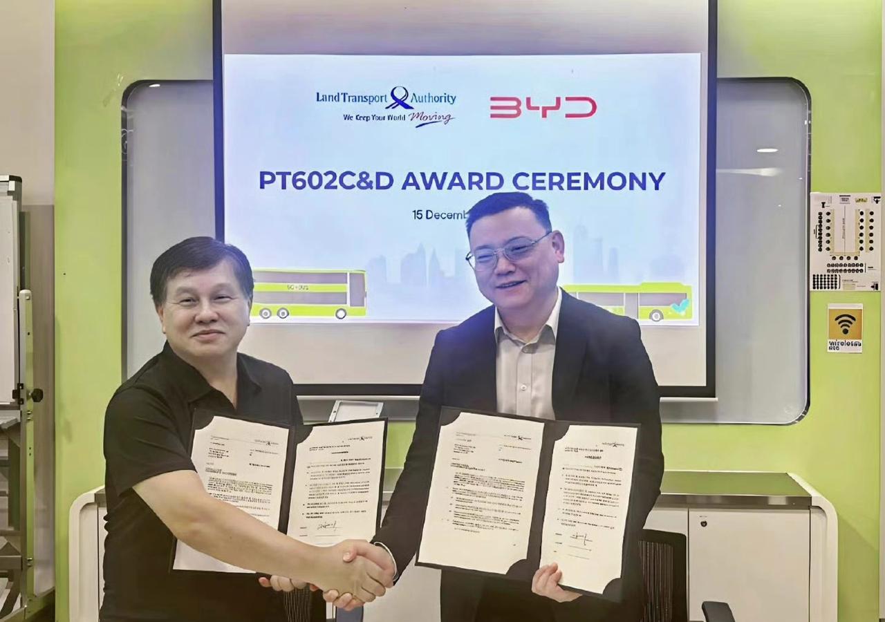 比亚迪的新能源大巴车在海外是真的热销！最近比亚迪又在新加坡拿到了210辆新能源大