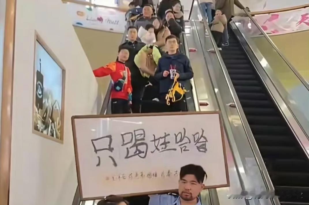 两败俱伤，娃哈哈内斗闹大了围绕品牌和授权，娃哈哈最近闹的挺凶的。用大白话