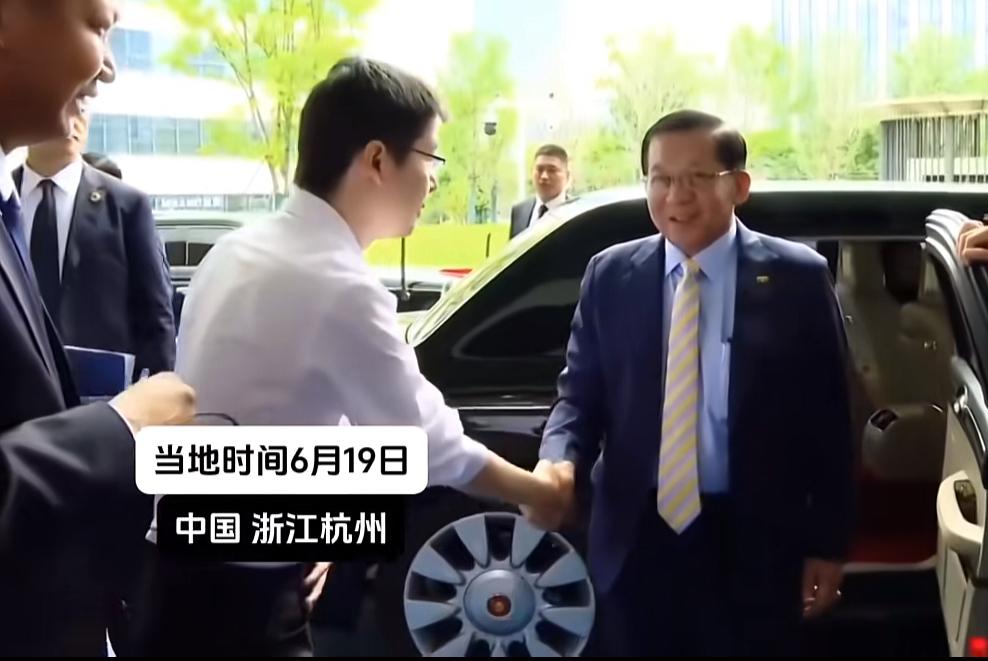 6月19日，缅甸总统敏昂莱在杭州参观宇树科技有限公司，观看宇树机器人的书法、跳舞