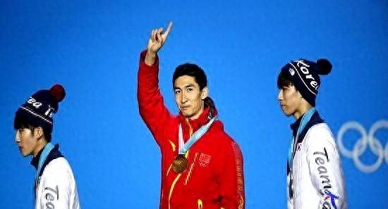 不到24小时，央视连着四次点名靖。有人说他早就过了巅峰，有人说他现在“吃老本