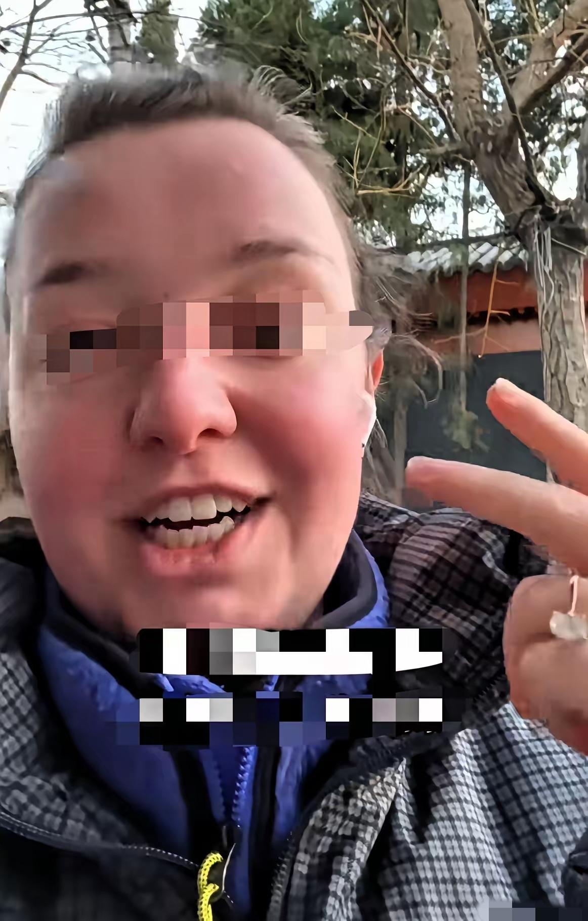 最近一个26岁英国女孩由于自己胃疼，在英国预约看专科医生，需要等待86天，她等待