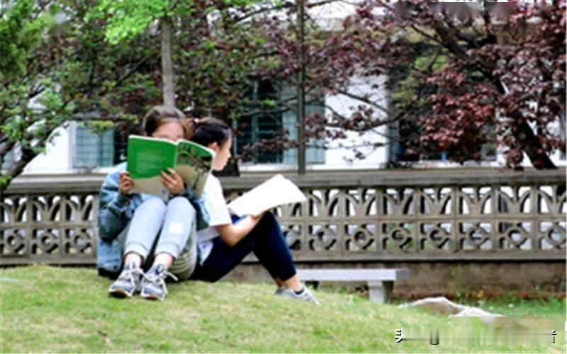 孩子中考没考好，送进了私立学校。开学军训第一天，画风却完全出乎我的意料。朋友