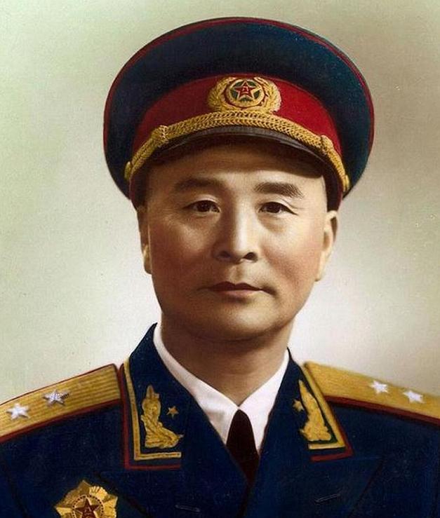 1936年，一位老大娘上山采野果。突然发现一大群苍蝇，在草丛上＂嗡嗡嗡＂盘旋，她