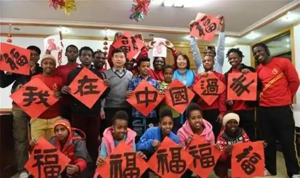凭啥留学生住单间配彩电，咱自家孩子挤8人间？这宠的哪是客，根本是爷！有没有发现某些高校对待留学生跟亲