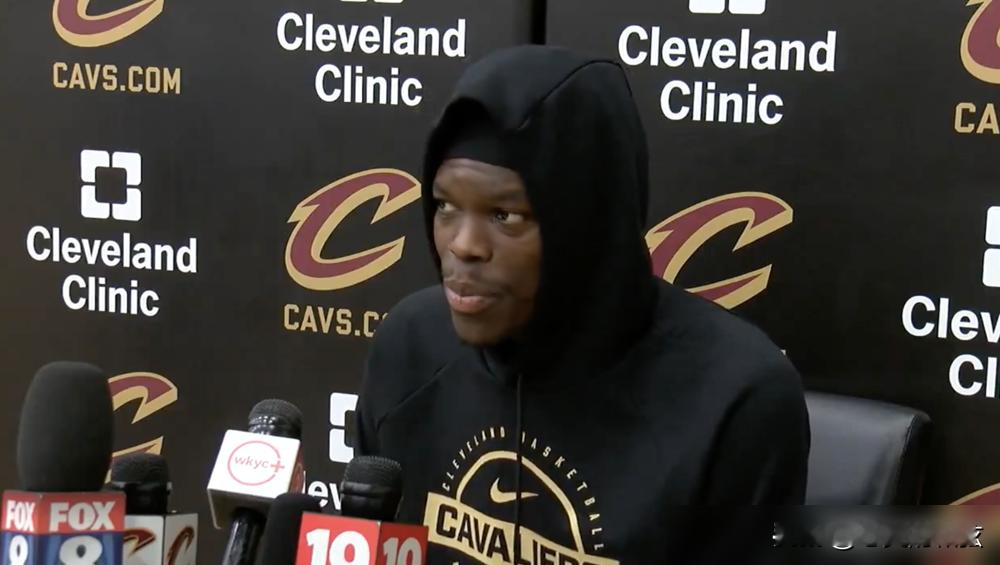 哈登刚砍下28分5抢断，队友小黑却公开说他太累撑不住？更衣室这是要炸了...