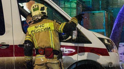 俄乌民众在无人机袭击中迎新年俄罗斯1月1日，俄罗斯在跨年夜有两处石油设