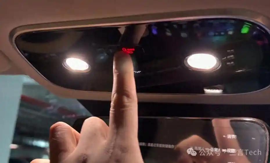 “吵翻了！”一问界车主发视频称行驶途中突发险情，按下车顶SOS键竟毫无响应，车辆