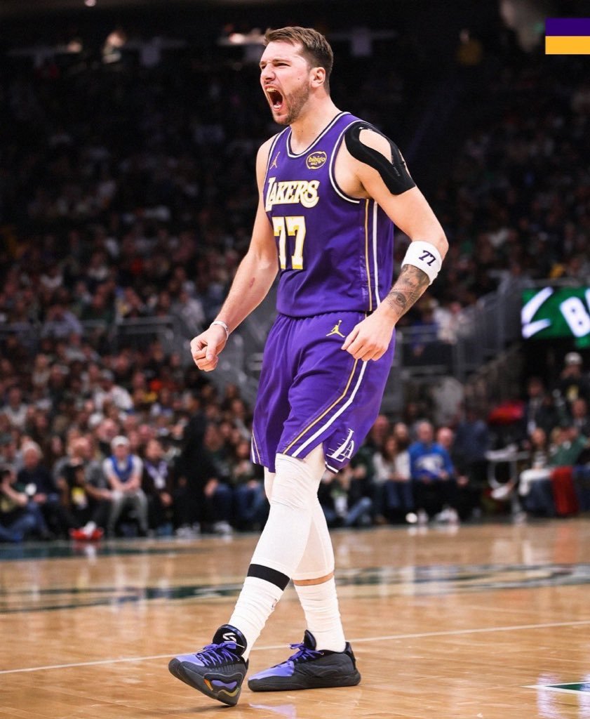 太炸裂了！今天的东契奇……——全场出战38分钟——25投15中，三分球14中8—